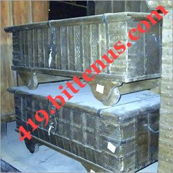 antique-iron-trunk-box-250x250